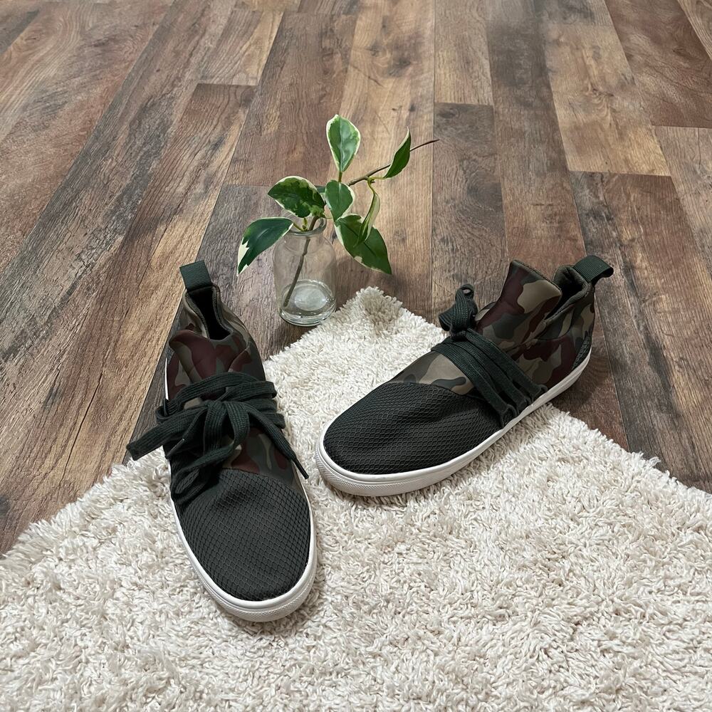 Steve Madden Size 8.5 M Camo Print Mesh Textile Low-Top Lancer Sneakers